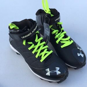 Under Armour size 5.5Y cleats NWB